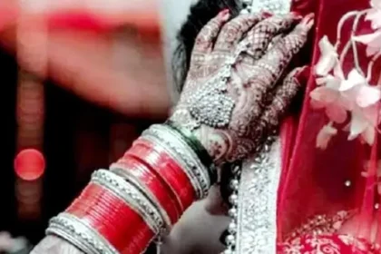 bride and groom fight in wedding ceremony