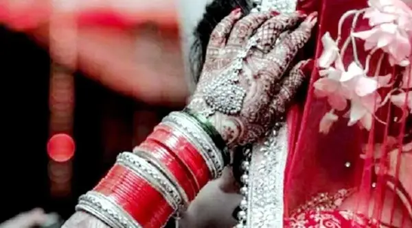 bride and groom fight in wedding ceremony