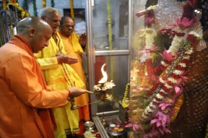 cm yogi prays in bhishm arti