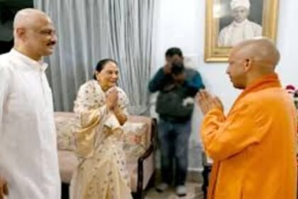 CM Yogi met the family members of Justice Giridhar Malviya: He died recently in Prayagraj, Chief Minister remembered the contribution of Justice