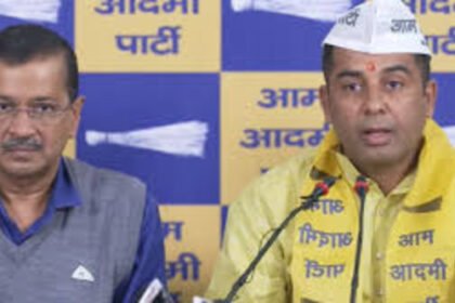 anil jha joins aap, kejriwal welcomes anil jha