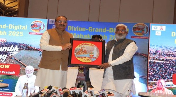 Mahakumbh 2025 Roadshow: Yogi's ministers invite the people of Madhya Pradesh to come to Mahakumbh