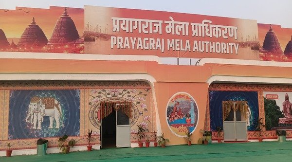 Bollywood's art director prepared the power center of Maha Kumbh