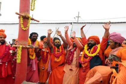 Shades of Sanatan scattered in Prayagraj Mahakumbh, religious flags of two more Sanyasi Akharas established in Mahakumbh area