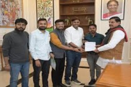 CM Mohan Yadav met the students and accepted the demands.