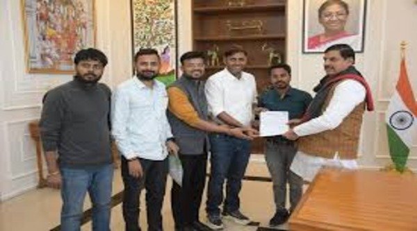 CM Mohan Yadav met the students and accepted the demands.