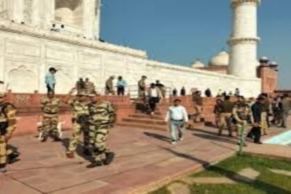 Threat to blow up Taj Mahal with a bomb