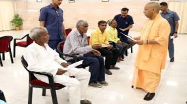 CM Yogi Adityanath listened to problems in Janta Darshan program