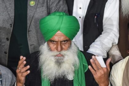 Attempt to remove Dallewal from the border: Farmers increased vigil