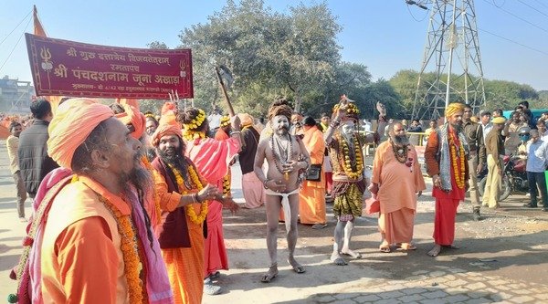 To awaken the spirit of Sanatan, Shri Panchadashnam Juna Akhara made a grand entry in Mahakumbh Nagar.