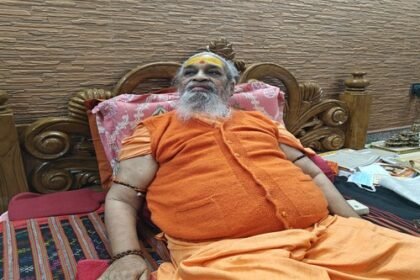 Commitment to take the state on the path of progress is visible in the activities of CM Yogi: Swami Vasudevanand Saraswati