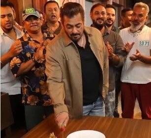 salman khan celebrate his birthday with family and friends