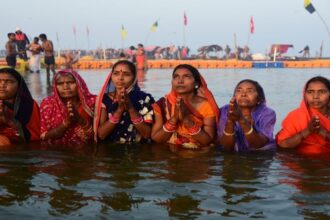 Prayagwal, the pilgrim priest of Prayagraj, shows the path to liberation.