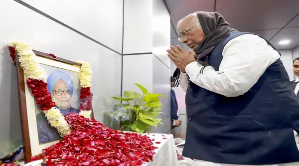 congress president mallikarjun kharge on manmohan singh funeral