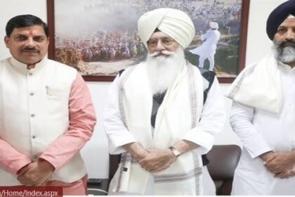 Chief Minister Dr. Yadav reached Radha Swami Dera in Indore.