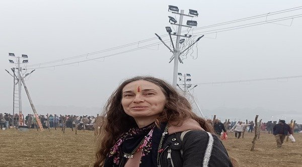 Bathing in Ganga in Mahakumbh, Tilak applied, Pinar from Türkiye came out on the sands of Sangam