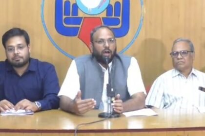 Teachers demanded from the government not to expel