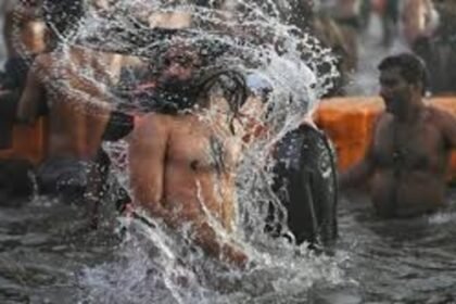 More than 10 lakh devotees visited Ayodhya and 7.41 lakh devotees visited Kashi Vishwanath.