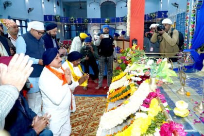 Chief Minister Dr. Yadav bowed his head in front of Guru Granth Sahib and participated in Guru Ardaas.