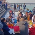 SP President Akhilesh Yadav reached Haridwar with the ashes of his uncle Rajpal Singh Yadav.