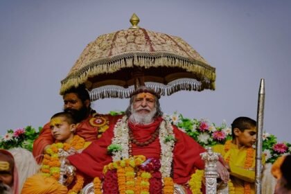 Shri Shambhu Panch Dashnam Atal Akhara reached Mahakumbh area with his favorite Ganpati and Naga Sannyasis.