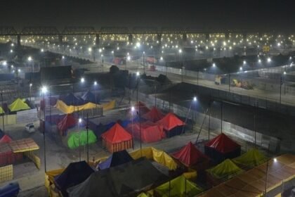 Group dinner with cleanliness friends to increase participation under Swachh Mahakumbh campaign