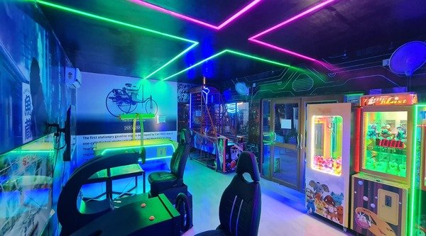 There is a lot to entertain children in the Mahakumbh of Faith