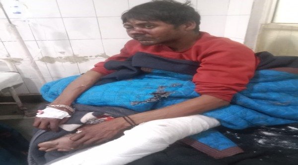 In Ghatigaon police station area of ​​Gwalior, two people beat up a young man with sticks and rods who had come to abuse him at home over an old dispute.