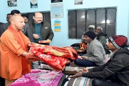 CM Yogi inspected night shelters at Mill Colony and Laxman Mela Road, distributed blankets and food among the needy.
