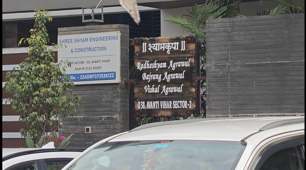 Raipur: Income Tax Department raids on tax evasion