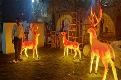 Before Mauni Amavasya bath, Kumbh city Prayagraj illuminated with navy lighting system.