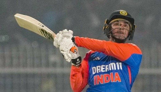 Abhishek left Yuvraj behind by hitting 8 sixes