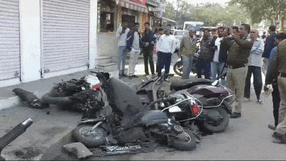 Drug addicts created havoc with their vehicle in Indore, accident occurred due to negligence