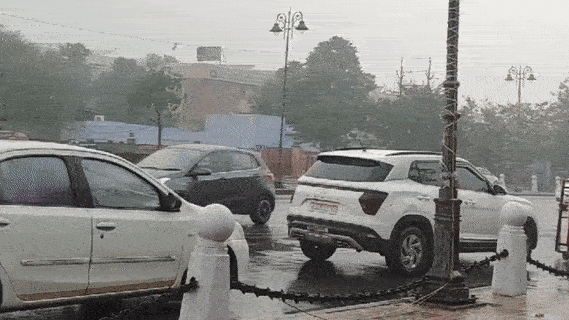 After the rain, the weather in the Pink City became colder