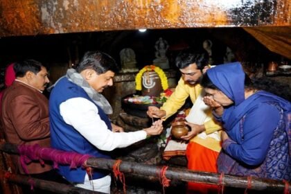 Chief Minister Dr. Yadav had darshan of Bade Mahadev in Chauragarh
