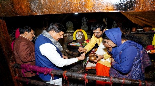 Chief Minister Dr. Yadav had darshan of Bade Mahadev in Chauragarh