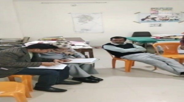 Datia: Babu arrested for taking bribe of Rs 25 thousand