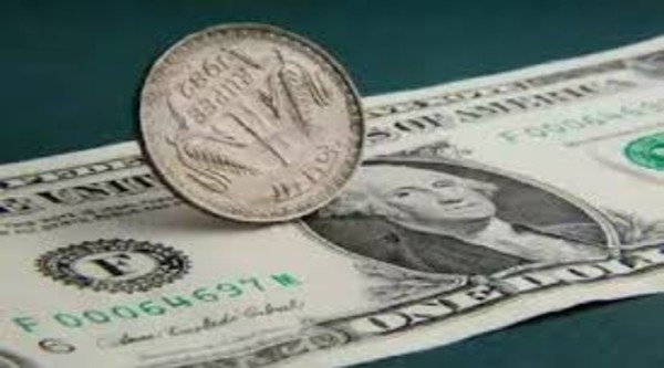 Rupee falls by one paisa to close at 85.92