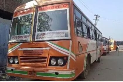 Story Headline - For the devotees of Nepal regarding Mahakumbh in Prayagraj, the Transport Department has set up 40 new settlements at Sonauli and Thoothibari border adjacent to the India-Nepal border. Devotees from Nepal appreciated this initiative of the government.