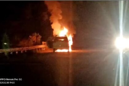 A vehicle carrying tourists turned into a ball of fire