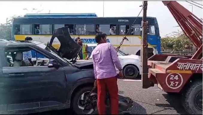 Bus hits car returning from Mahakumbh, three dead, two serious