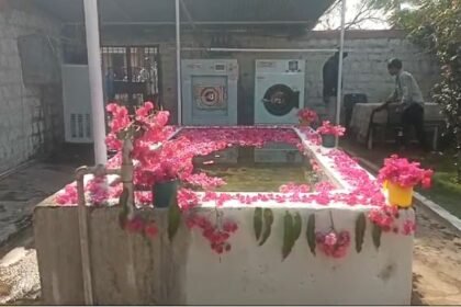 Jail prisoners were given holy bath with Ganga water, a unique initiative of the state government.