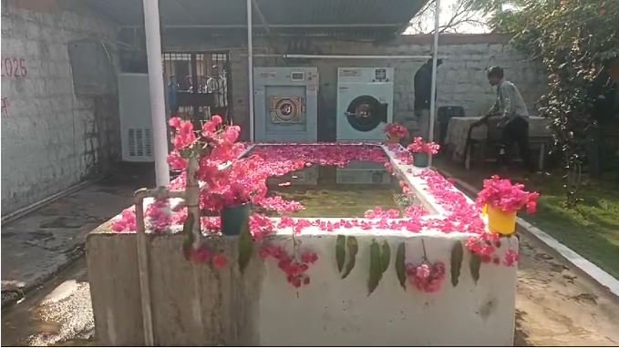 Jail prisoners were given holy bath with Ganga water, a unique initiative of the state government.