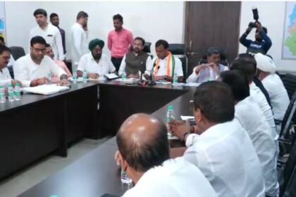 Congress executive meeting continues