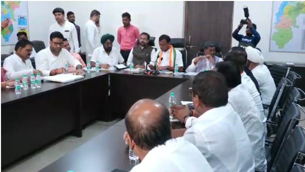 Congress executive meeting continues