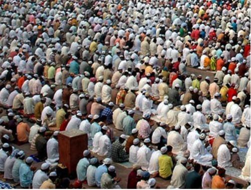 The cemetery smelled of perfume and roses: On Shab-e-Barat, Muslim community remembered their dead,