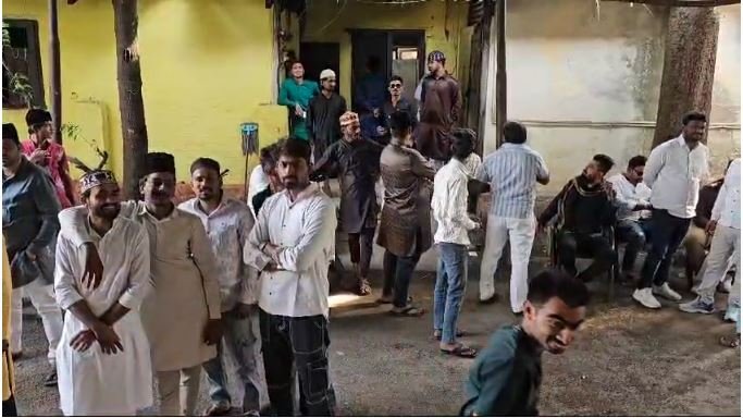 Uproar across the state over appointment of Mutawallis, siege of Waqf Board office