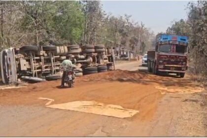 Truck carrying iron ore went out of control and overturned
