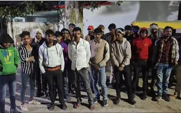 Jhansi: Case of 19 passengers sitting in three passenger auto, police took action