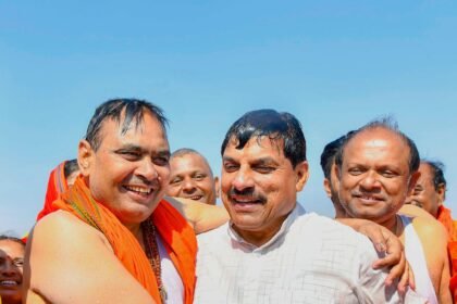 Rajasthan CM took holy dip in Sangam along with Cabinet, Cabinet meeting held on Triveni banks